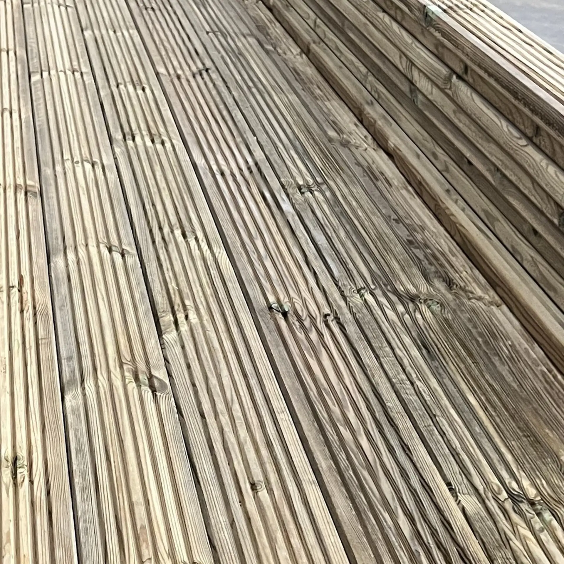 Treated Green Pine Decks - 28x120x4800 (1 classe)