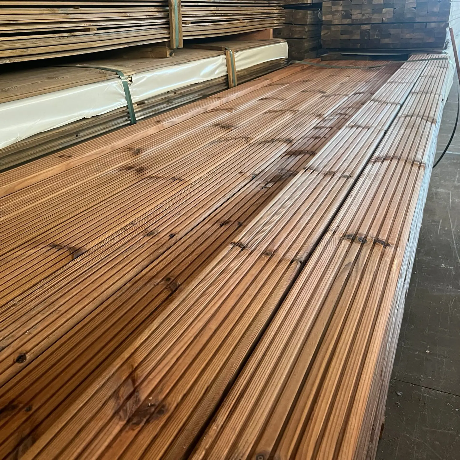 Brown Pine Decks - 28 x 145 x 4800