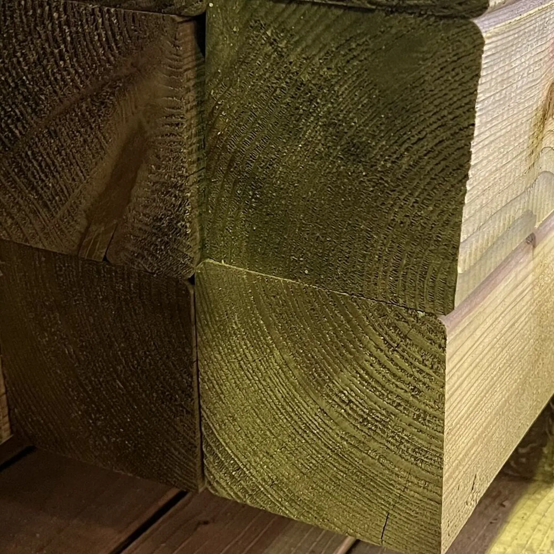 Barrotes de Pinho Aparelhado - 95 x 95 x 3000