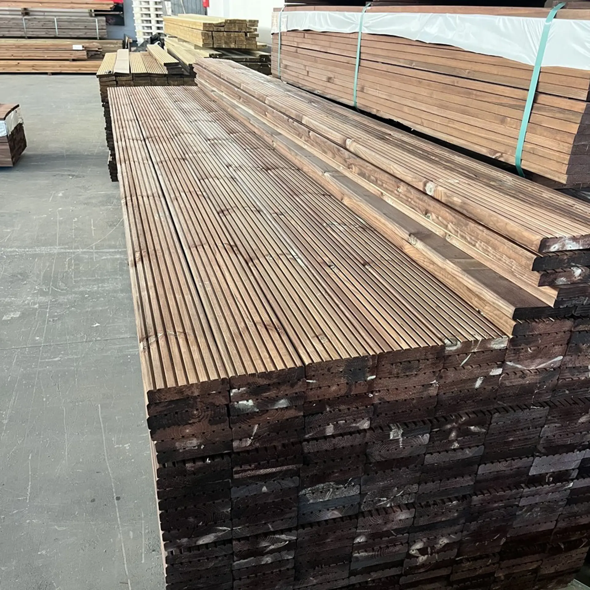Brown Pine Decks Treated - 28x145x4800 (1 classe)